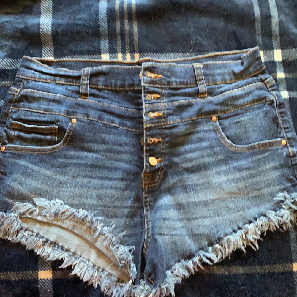 No boundaries size 17. Like new condition.